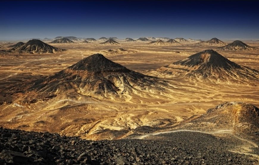 Aventura Nocturna al Oasis de Bahariya y el Desierto Negro y Blanco desde El Cairo